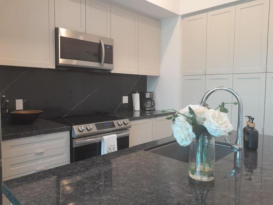 Cozy South View Suite Overlooking The Nature Trail Innisfil Luaran gambar